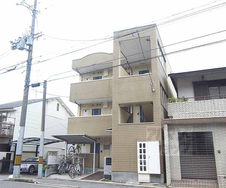 建物外観　東大路通沿いです。造形大学の方にもオススメです