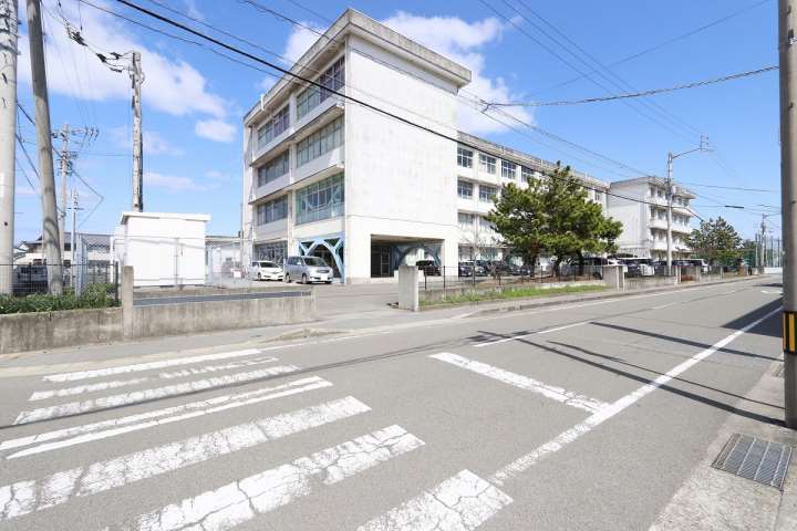 中学校　川内中学校（中学校）まで326m