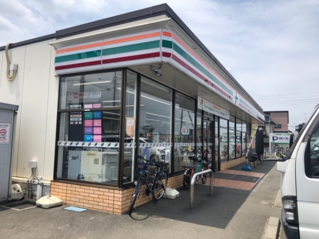 コンビニ　セブンイレブン川崎布田店（コンビニ）まで702m
