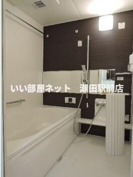 バス・シャワールーム　※同建物の別のお部屋の写真です。