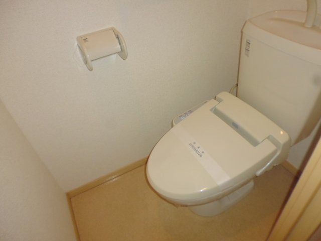 トイレ　温水洗浄便座
