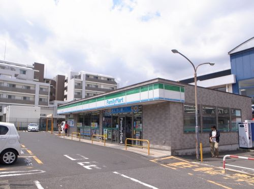 コンビニ　ファミリーマート 横浜片倉町店（コンビニ）まで796m