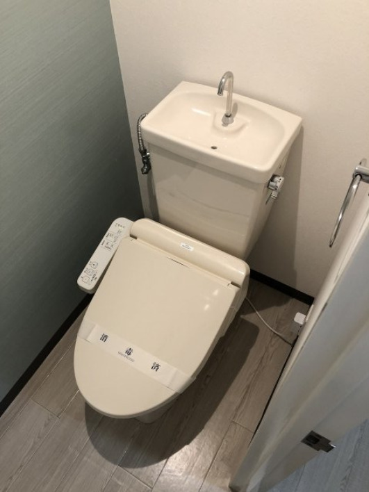 トイレ　シンプルで掃除のしやすいトイレです！