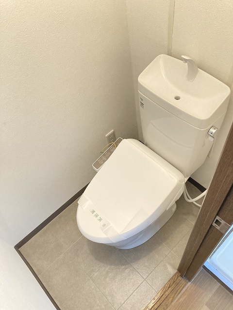 トイレ　温水洗浄便座　WC