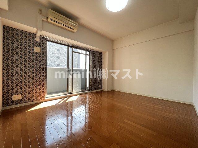 居室・リビング　壁紙は部屋によって異なります。