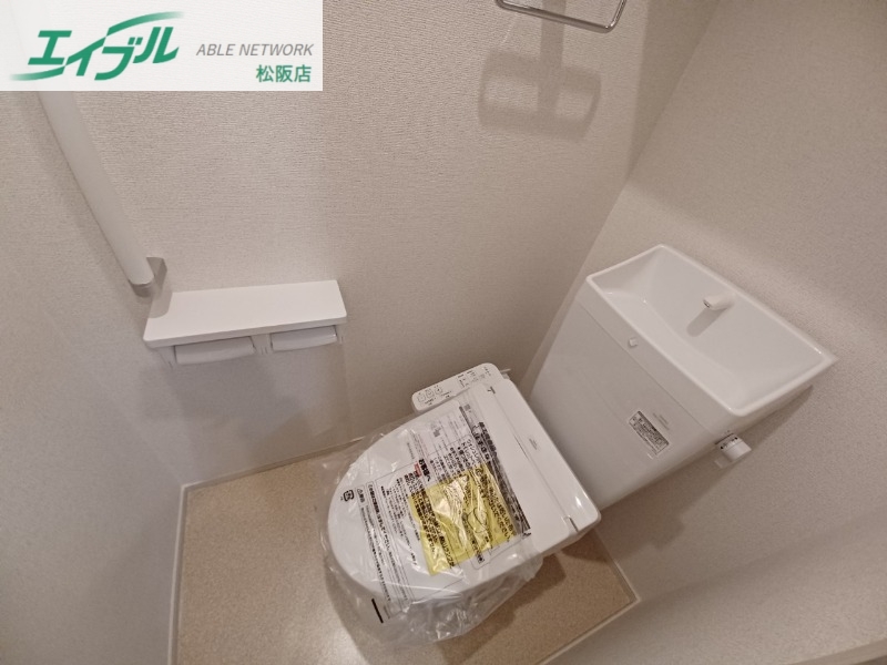 トイレ　同型参考写真反転