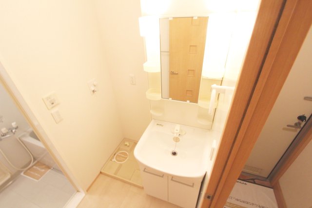 洗面設備　参考写真（同物件別部屋）