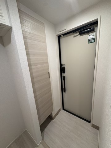 玄関　※同物件・同タイプの写真です。