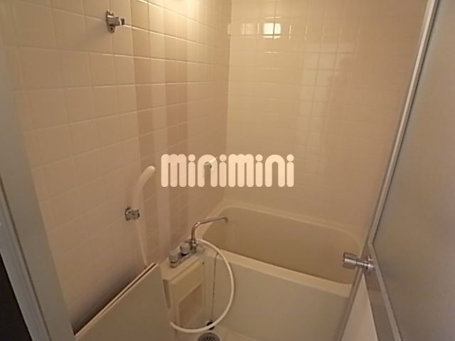 バス・シャワールーム　ゆったりできる浴室です。