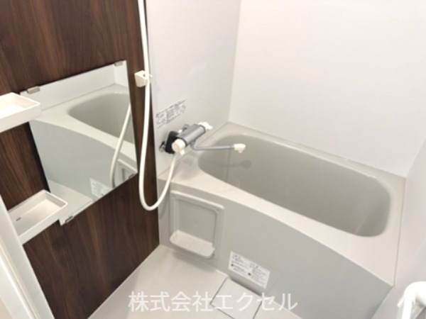 バス・シャワールーム　浴室乾燥機能付きです。