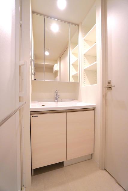 洗面設備　※写真は同タイプ住戸です。