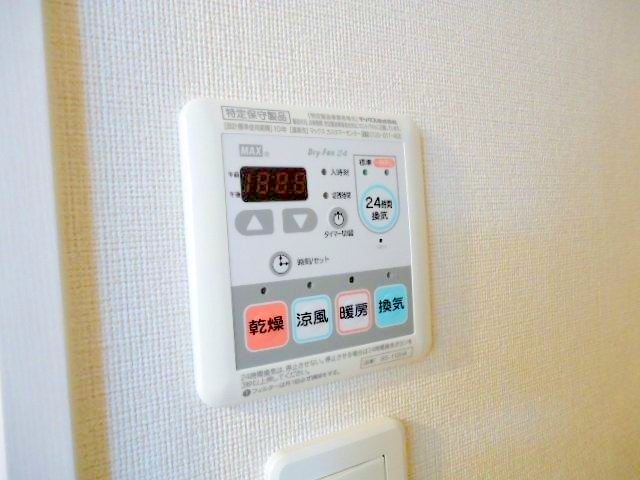 その他設備　洗濯物が多い日にも便利な浴室乾燥機付きです♪