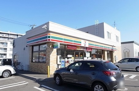 コンビニ　セブンイレブン札幌北郷3条8丁目店（コンビニ）まで430m