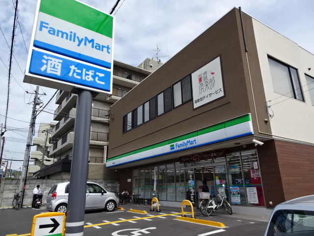 コンビニ　ファミリーマート城陽駅南店（コンビニ）まで251m