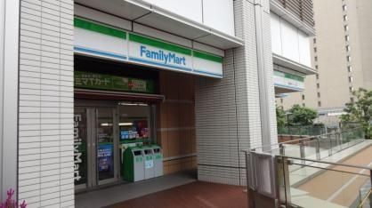 コンビニ　ファミリーマート（コンビニ）まで56m