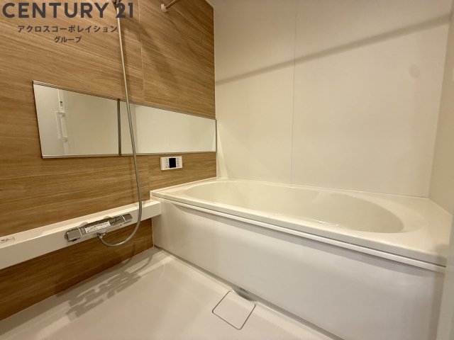 バス・シャワールーム　約1坪サイズのお風呂で足を伸ばして入浴できます☆