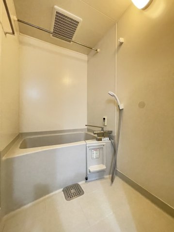 バス・シャワールーム　※別部屋写真