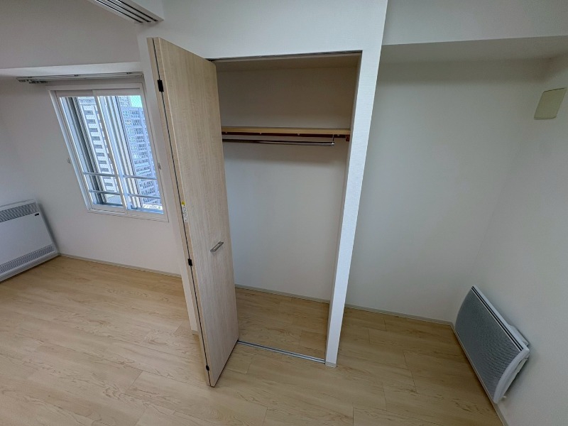 収納　寝室の収納です。部屋がすっきり片付きます。