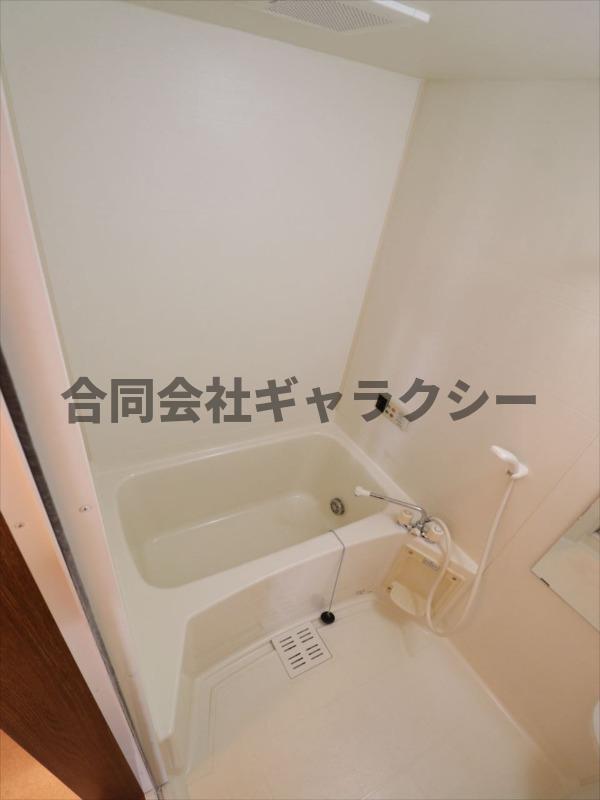 バス・シャワールーム　清潔感のあるバスルーム