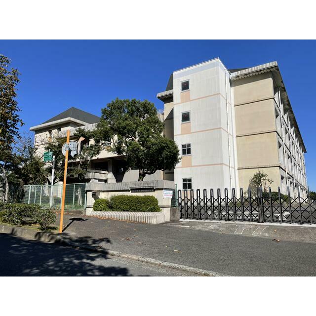 中学校　厚木市立森の里中学校（中学校）まで142m