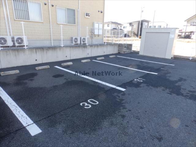 駐車場　駐車場