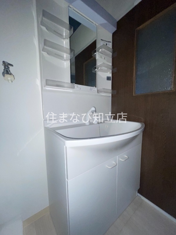 洗面設備　反転・同型タイプ