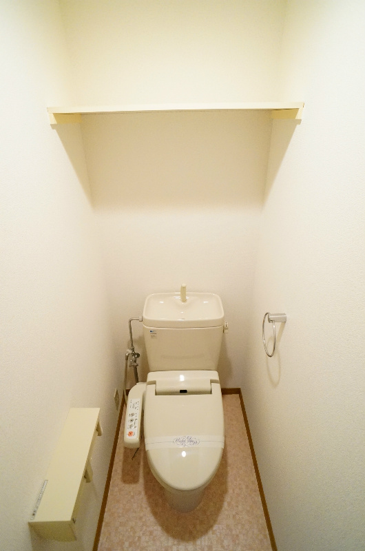 トイレ　※ 別部屋の写真です★　ウォッシュレット機能付き♪