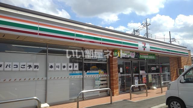 コンビニ　セブンイレブン 古河下山町店（コンビニ）まで972m