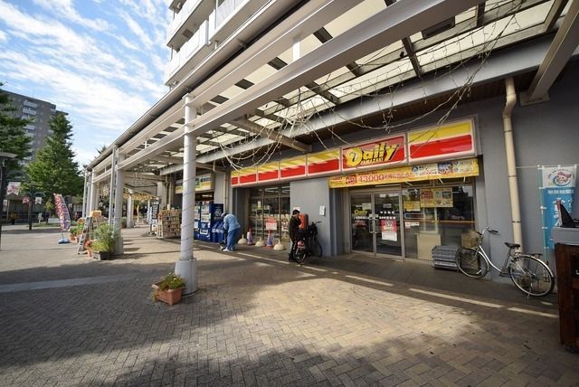コンビニ　デイリーヤマザキ上福岡駅西口店（コンビニ）まで396m