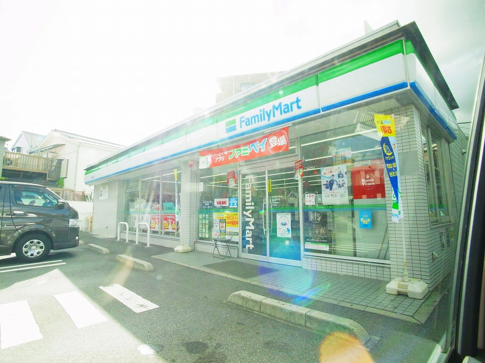 コンビニ　ファミリーマート 足立青井店（コンビニ）まで736m