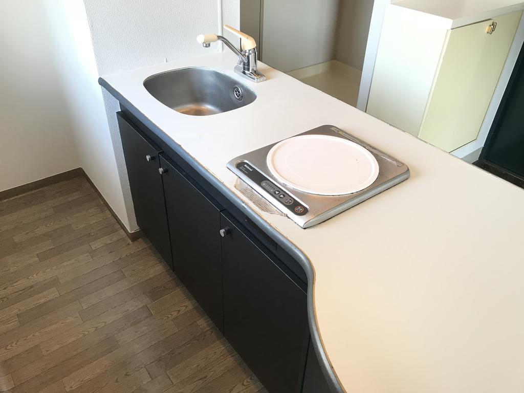 キッチン　別部屋モデル写真