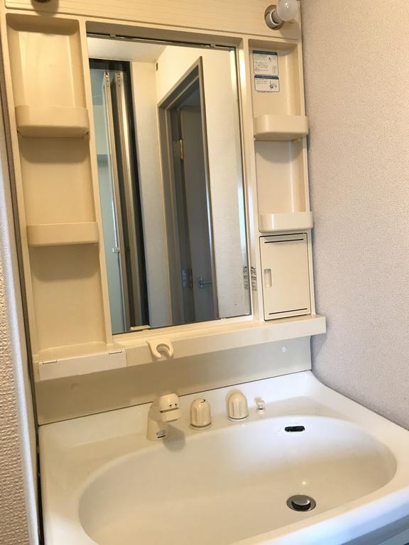 洗面設備　別部屋モデル写真