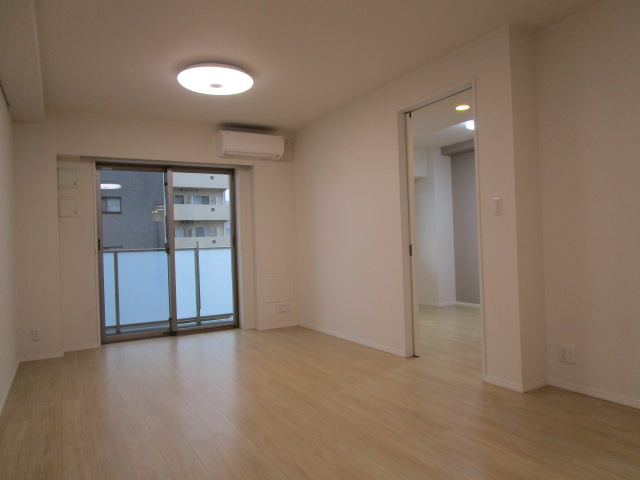 2LDK Mansion in Suginami, Tokyo - Image 1