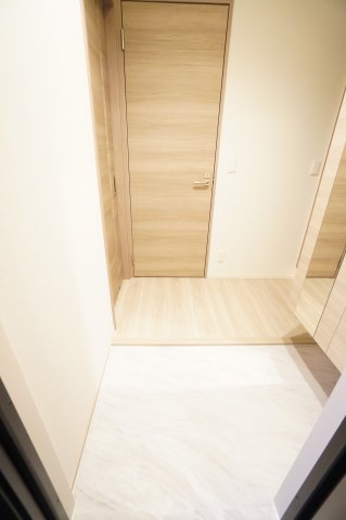 玄関　※同物件・同タイプの写真です。