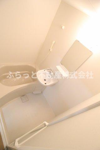 バス・シャワールーム　コンパクトで使いやすいお風呂です
