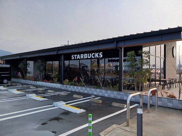 飲食店　スターバックスコーヒー京都亀岡（飲食店）まで700m