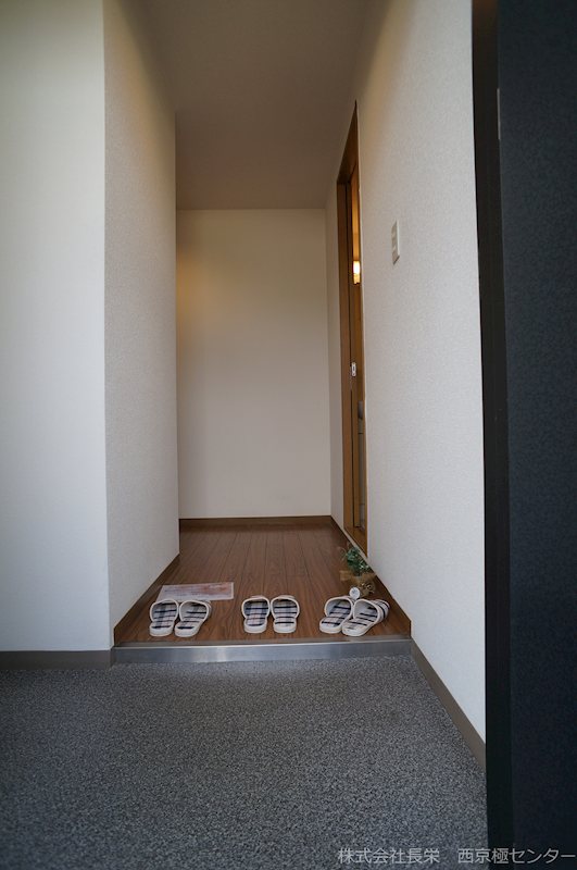 玄関　※同建物・別号室の参考写真です★（実際のお部屋とは異なります