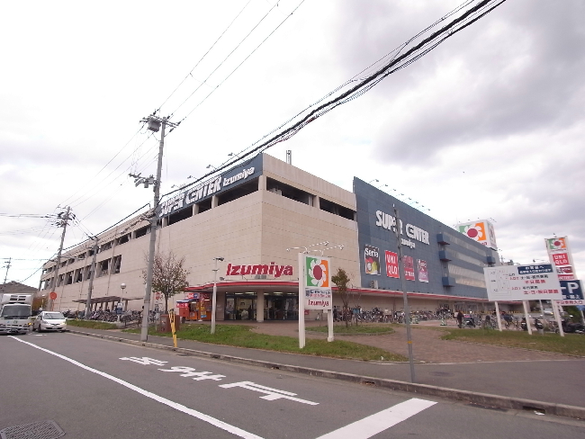スーパー　Izumiya SUPER CENTER神戸玉津店（スーパー）まで747m