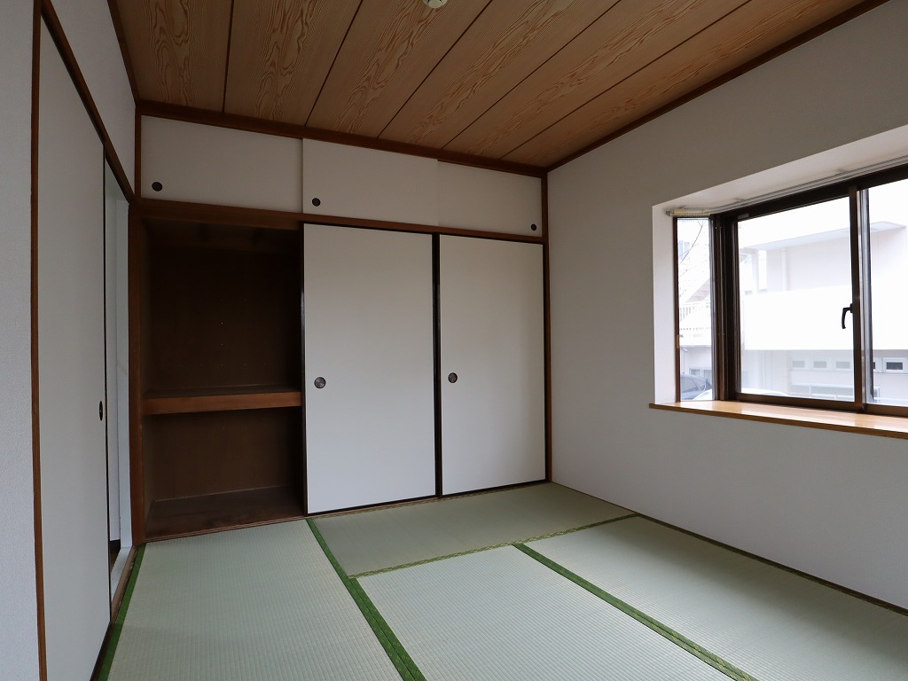 収納　１間半天袋付収納でたっぷり。