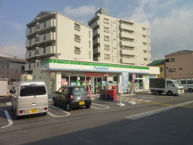 コンビニ　ファミリーマート八尾安中町六丁目店（コンビニ）まで430m