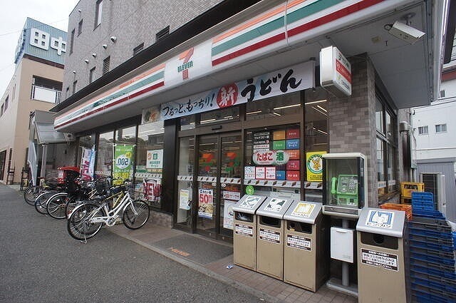 コンビニ　セブンイレブン 三鷹大沢6丁目店（コンビニ）まで242m