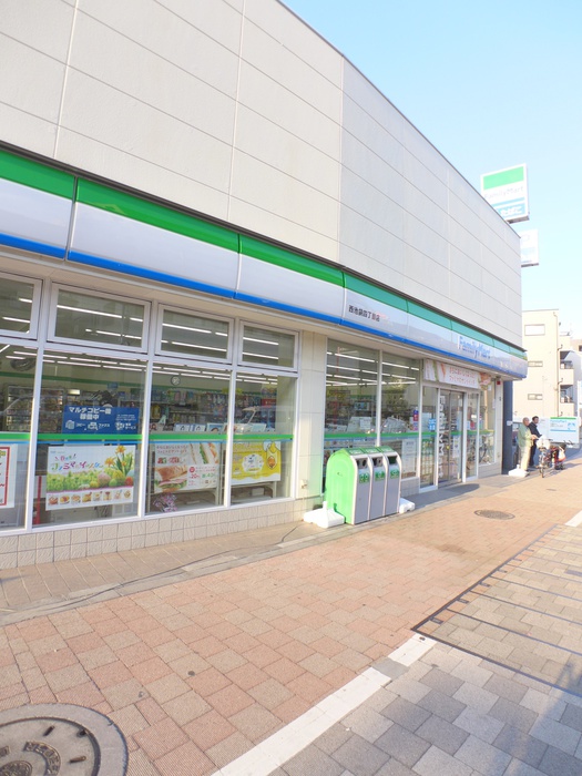 コンビニ　ファミリーマート 池袋西口店（コンビニ）まで745m