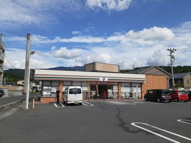 コンビニ　セブンイレブン（コンビニ）まで500m