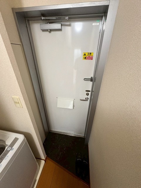 玄関　別部屋同仕様タイプ