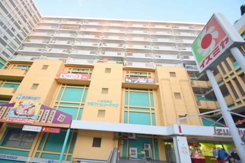 スーパー　デイリーカナート イズミヤ 今福ファミリータウン店（スーパー）まで882m