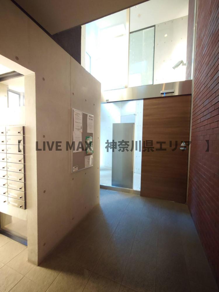 エントランス　宅配BOXあり
