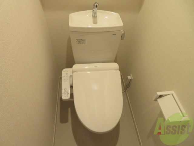 トイレ　樋らはウォシュレット機能付きです。シャワートイレは便利ですね