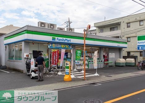 コンビニ　ファミリーマート練馬桜台店（コンビニ）まで320m