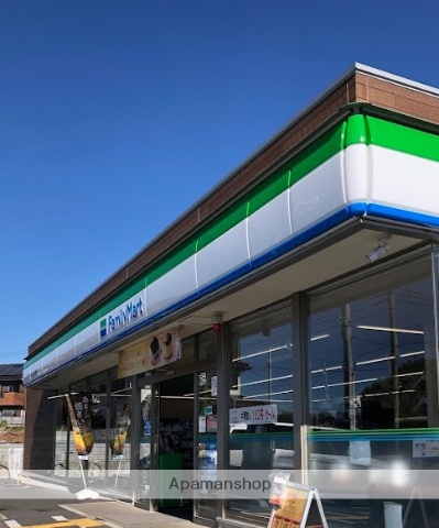 コンビニ　ファミリーマートさいたま丸ヶ崎南店（コンビニ）まで560m