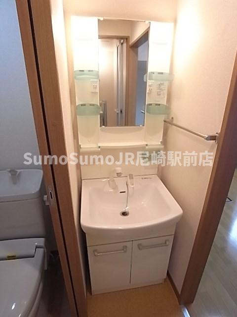 洗面設備　独立洗面台あり、毎朝おしゃれに忙しい女性の方におすすめです